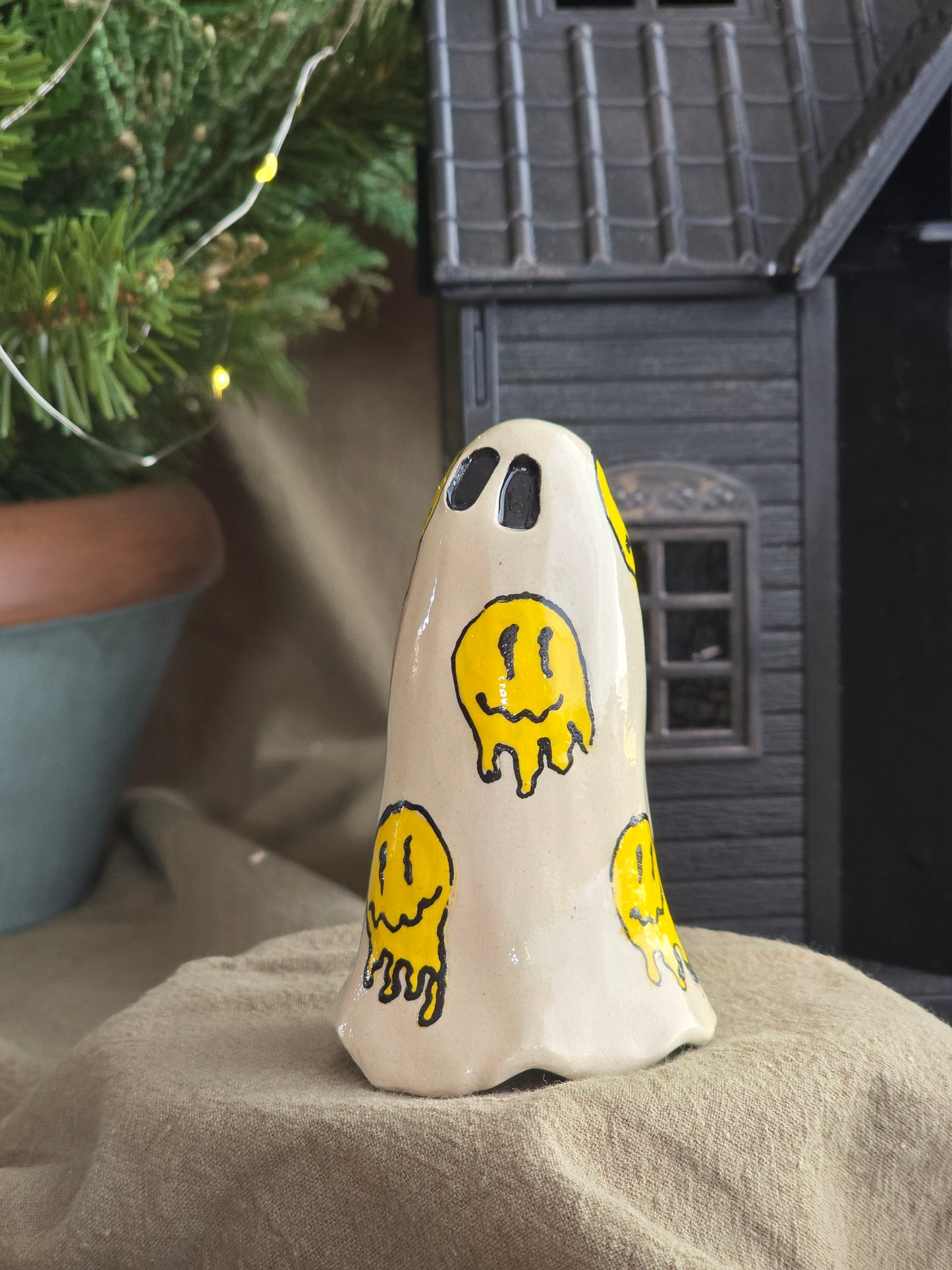 Drippy Smiley - Ceramic Ghost