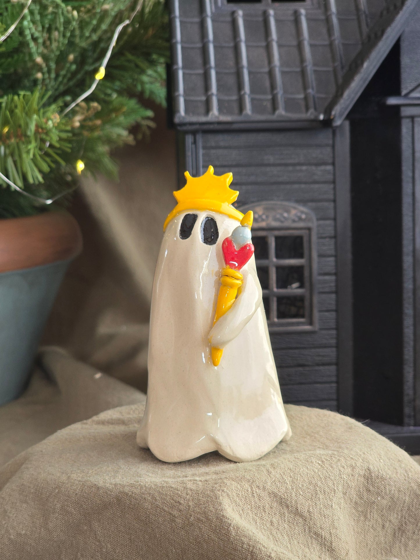 Yas Queen - Ceramic Ghost